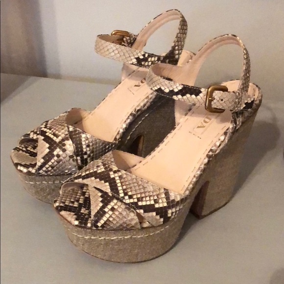 Prada - Picture 1 of 6